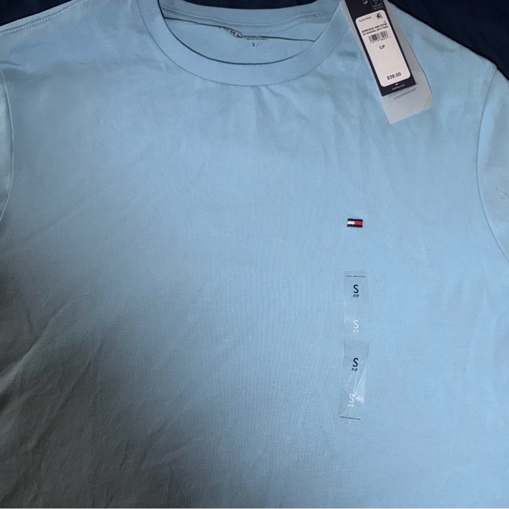 Men’s Tommy Hilfiger T-Shirt – Size Small  Sky Blue